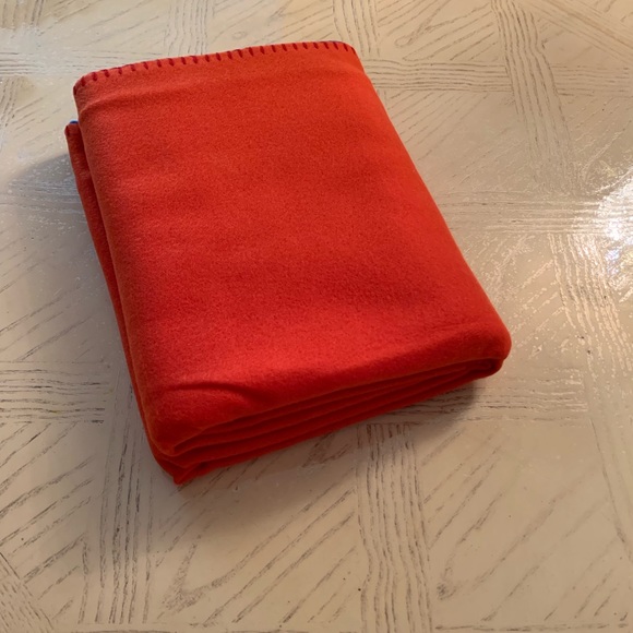 Brand new polyester Armenia Blanket 50” X 60” - Picture 3 of 5